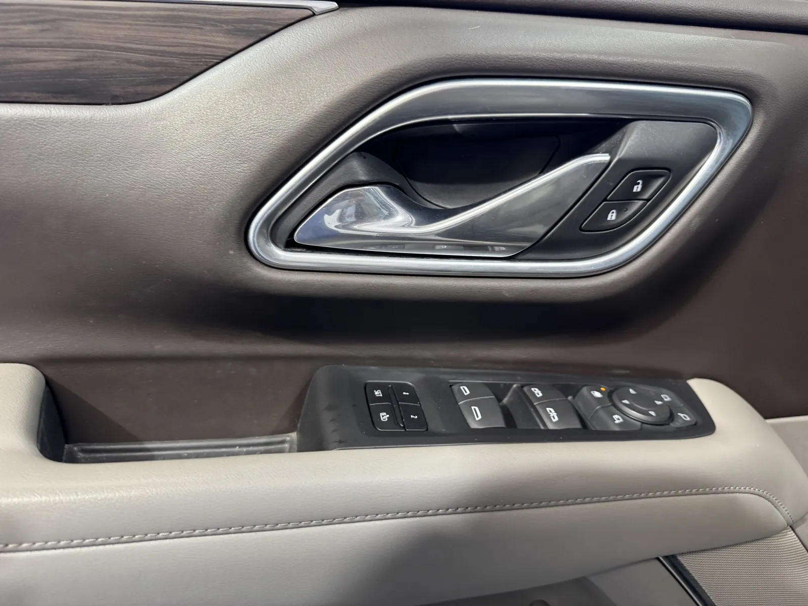 Chevrolet Suburban photo 16