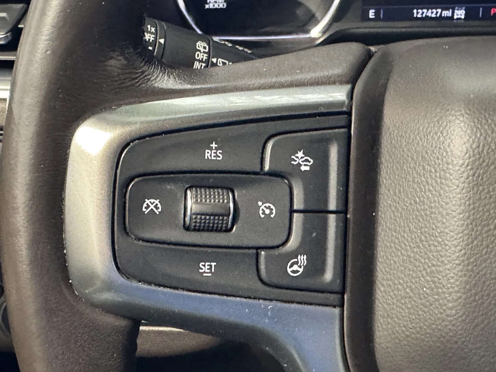 Chevrolet Suburban photo 23