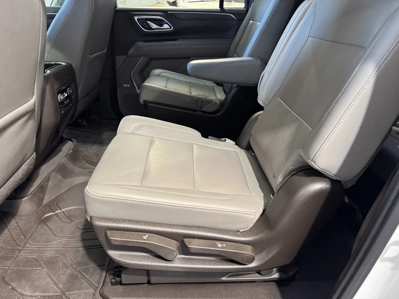 Chevrolet Suburban photo 11