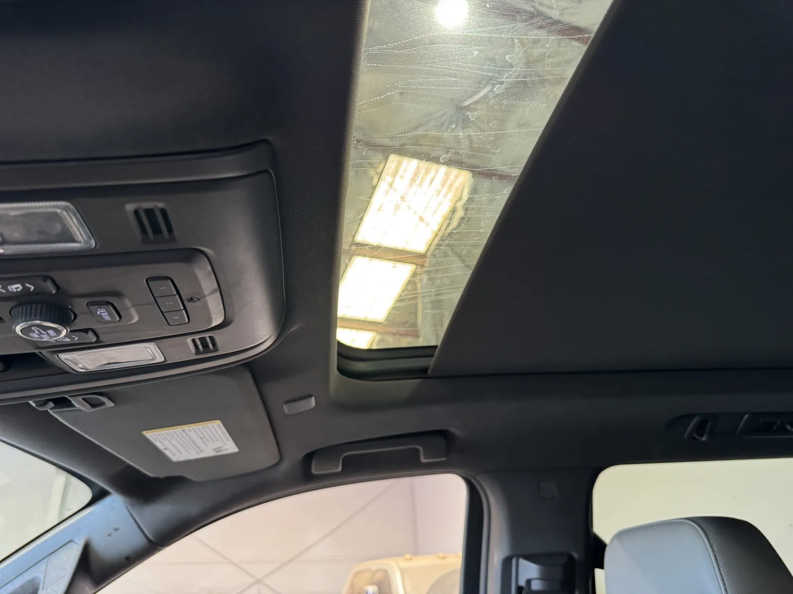 Chevrolet Suburban photo 25
