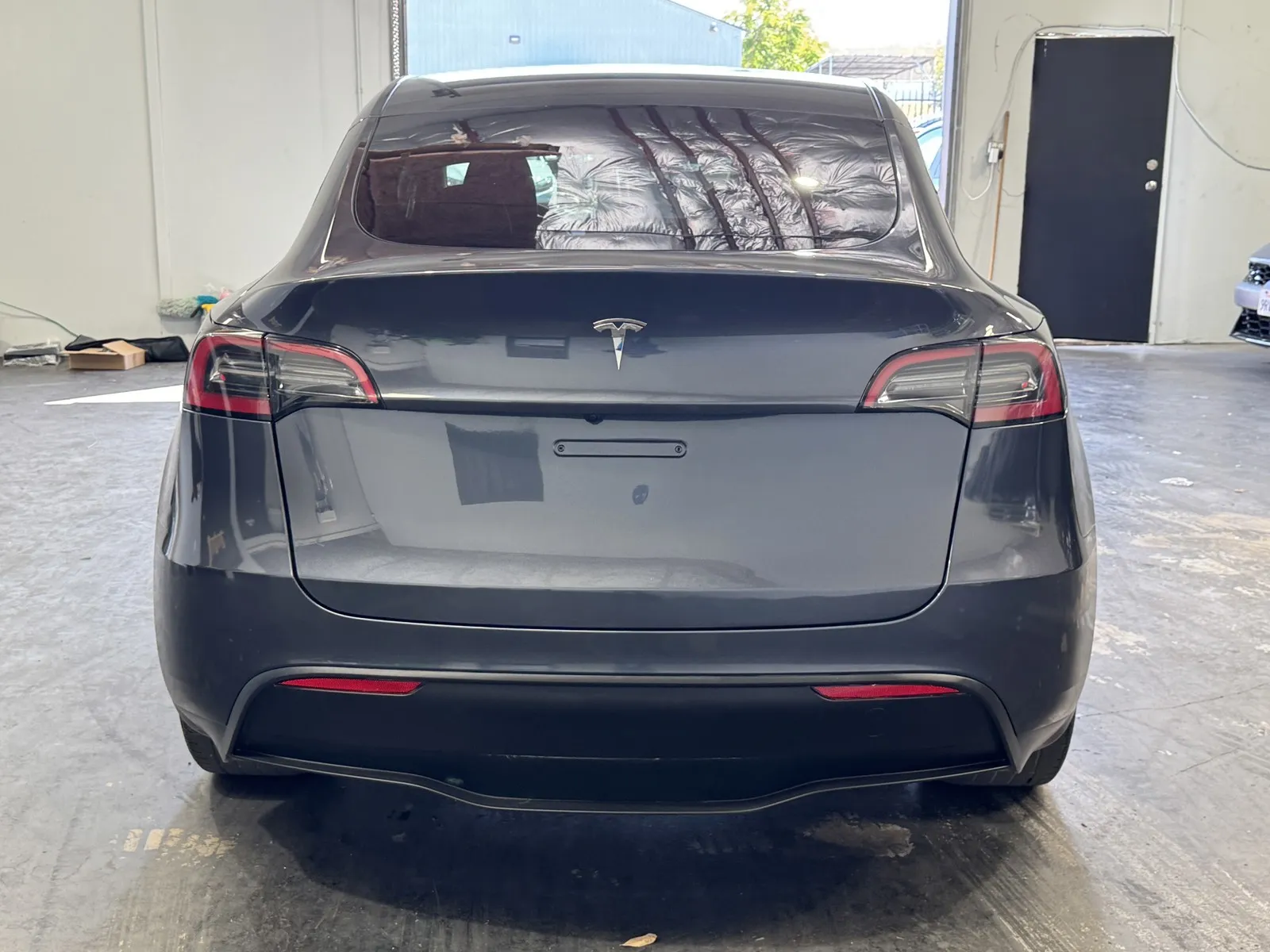 Tesla Model Y photo 3