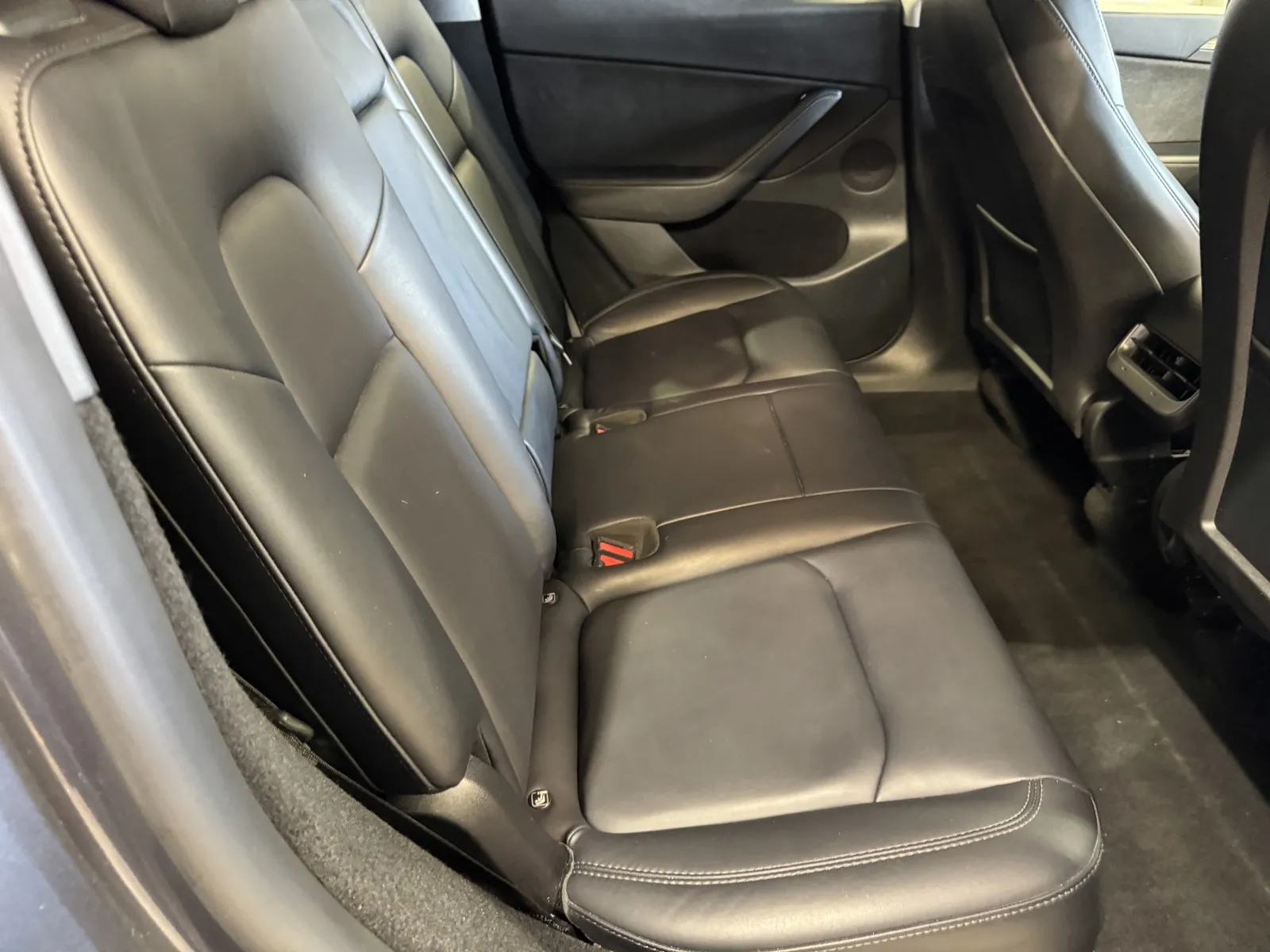 Tesla Model Y photo 8