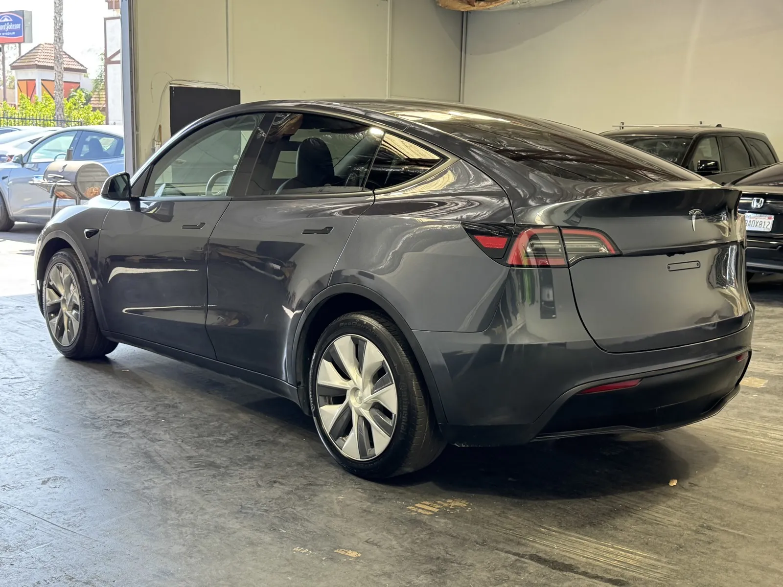 Tesla Model Y photo 2