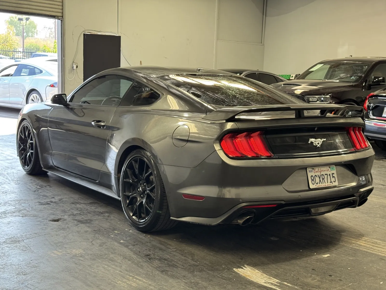 Ford Mustang photo 2