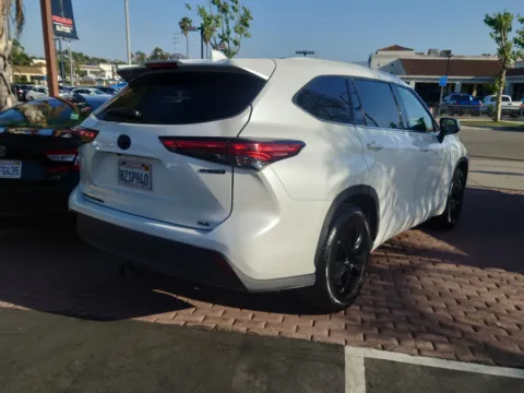 More photos of 2022 Toyota Highlander Hybrid XLE at Premium Autos - Norco, CA