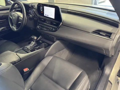 More photos of 2023 Lexus ES 300h at Premium Autos - Norco, CA