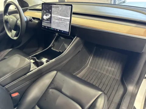 More photos of 2020 Tesla Model Y Long Range at Premium Autos - Norco, CA