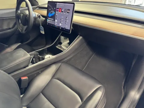 More photos of 2021 Tesla Model Y Standard Range at Premium Autos - Norco, CA