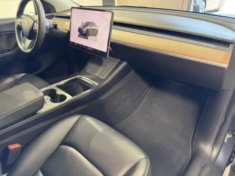 More photos of 2022 Tesla Model Y Long Range at Premium Autos - Norco, CA