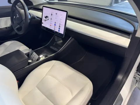 More photos of 2020 Tesla Model 3 at Premium Autos - Norco, CA