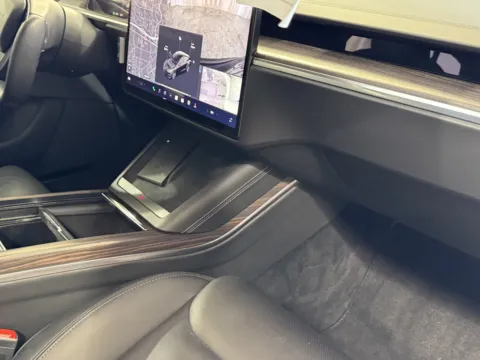More photos of 2022 Tesla Model S at Premium Autos - Norco, CA