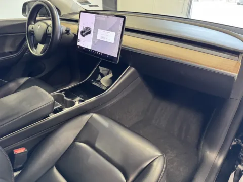 More photos of 2021 Tesla Model Y Long Range at Premium Autos - Norco, CA