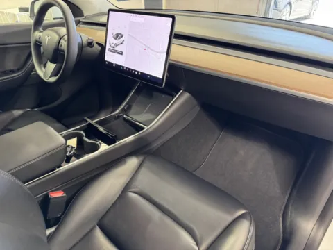 More photos of 2021 Tesla Model Y Long Range at Premium Autos - Norco, CA