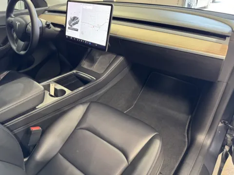 More photos of 2021 Tesla Model Y Long Range at Premium Autos - Norco, CA