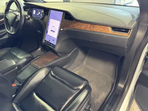 More photos of 2020 Tesla Model X LONGE RANGE at Premium Autos - Norco, CA