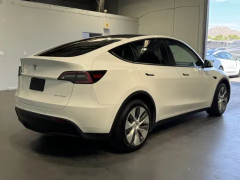 More photos of 2022 Tesla Model Y Long Range at Premium Autos - Norco, CA