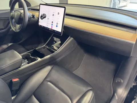 More photos of 2020 Tesla Model Y at Premium Autos - Norco, CA