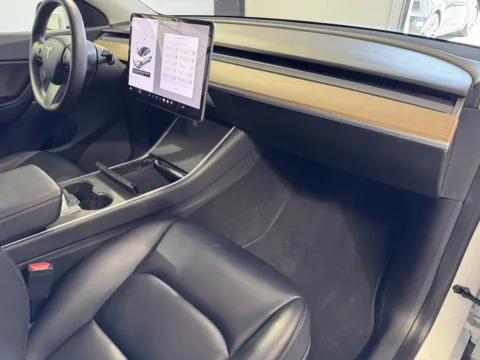 More photos of 2021 Tesla Model Y Long Range at Premium Autos - Norco, CA