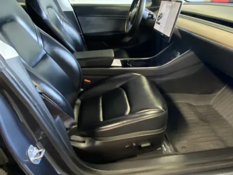 More photos of 2020 Tesla Model 3 at Premium Autos - Norco, CA