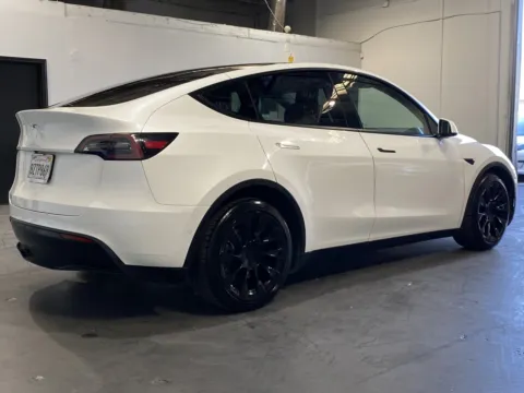 More photos of 2022 Tesla Model Y Long Range at Premium Autos - Norco, CA