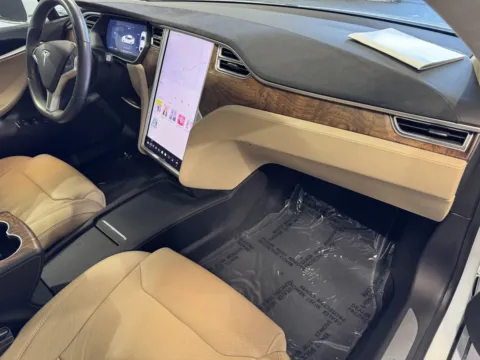 More photos of 2017 Tesla Model S 75D at Premium Autos - Norco, CA