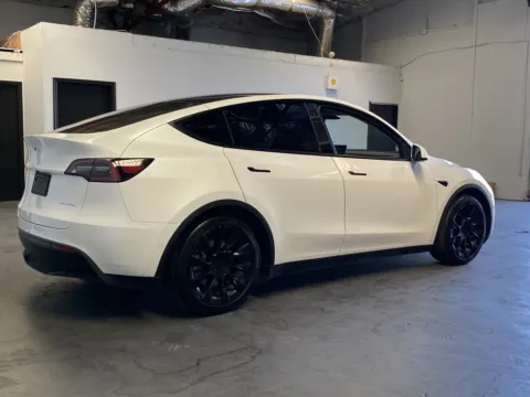 More photos of 2021 Tesla Model Y Long Range at Premium Autos - Norco, CA