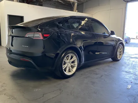 More photos of 2022 Tesla Model Y Long Range - 7 SEATER at Premium Autos - Norco, CA