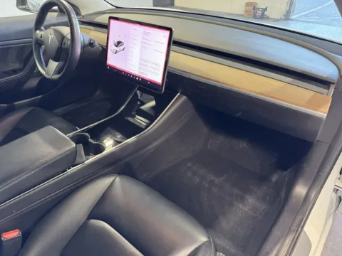 More photos of 2019 Tesla Model 3 Standard Range Plus at Premium Autos - Norco, CA