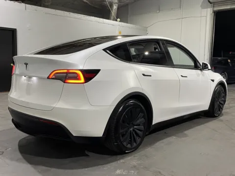 More photos of 2021 Tesla Model Y Performance at Premium Autos - Norco, CA