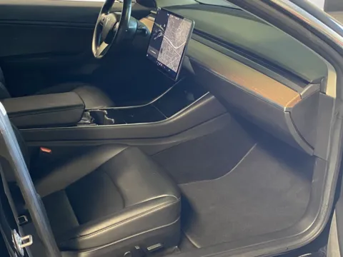 More photos of 2018 Tesla Model 3 LONG RANGE at Premium Autos - Norco, CA
