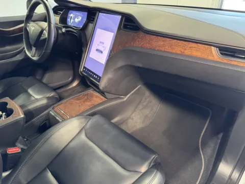 More photos of 2021 Tesla Model X Long Range Plus at Premium Autos - Norco, CA