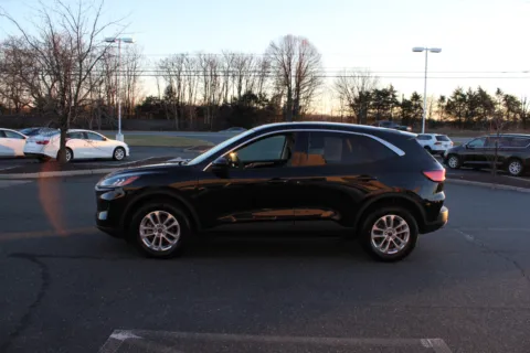More photos of 2021 Ford Escape Hybrid SE at Cedar Line Automotive, VA