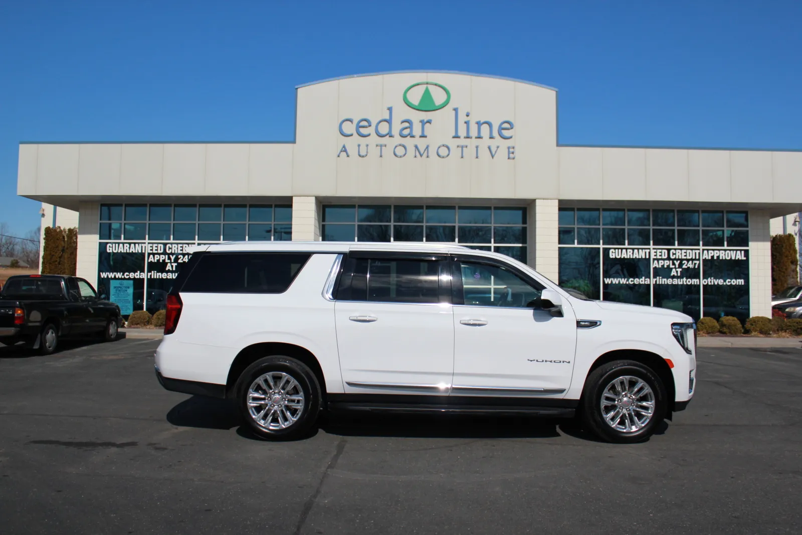 White 2023 GMC Yukon XL SLT for sale in Spout Spring, VA