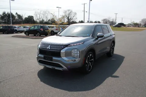 More photos of 2022 Mitsubishi Outlander SE at Cedar Line Automotive, VA