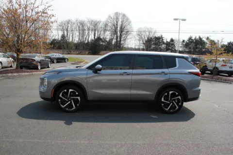 More photos of 2022 Mitsubishi Outlander SE at Cedar Line Automotive, VA