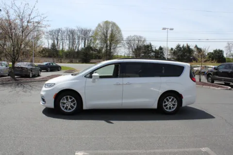 More photos of 2022 Chrysler Pacifica Touring L at Cedar Line Automotive, VA