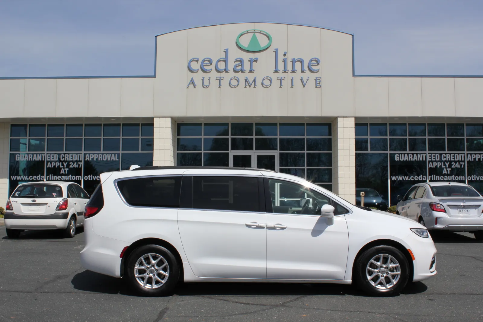 White 2022 Chrysler Pacifica Touring L for sale in Spout Spring, VA