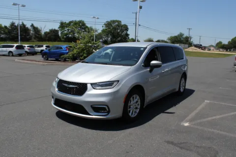 More photos of 2023 Chrysler Pacifica Touring L at Cedar Line Automotive, VA