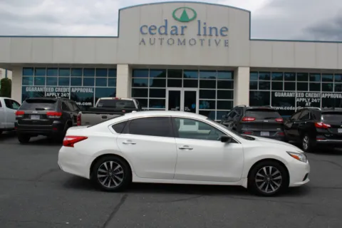 White 2017 Nissan Altima 2.5 SV for sale in Spout Spring, VA