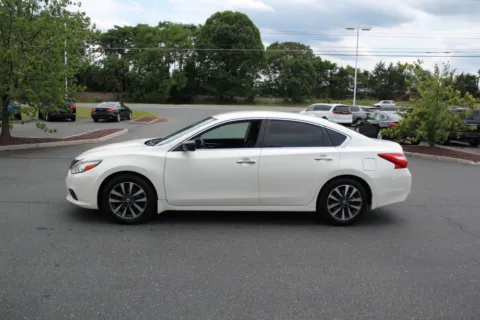 More photos of 2017 Nissan Altima 2.5 SV at Cedar Line Automotive, VA