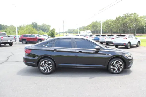 More photos of 2020 Volkswagen Jetta SEL at Cedar Line Automotive, VA
