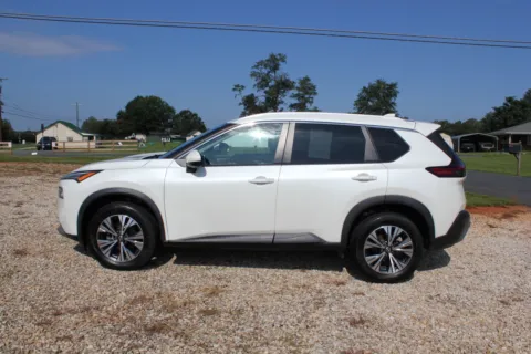 White 2022 Nissan Rogue SV for sale in Spout Spring, VA