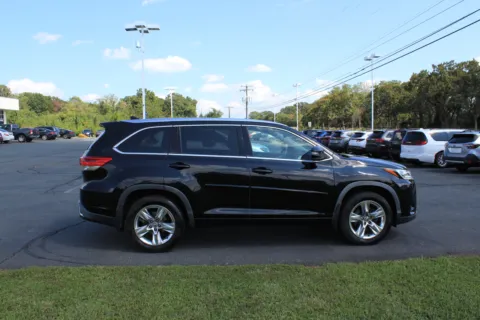More photos of 2019 Toyota Highlander Limited at Cedar Line Automotive, VA