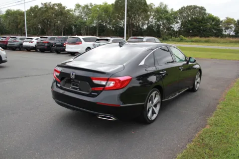 More photos of 2018 Honda Accord Touring at Cedar Line Automotive, VA