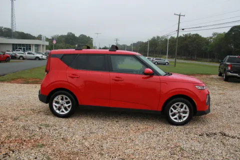 More photos of 2022 Kia Soul LX at Cedar Line Automotive, VA