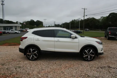 More photos of 2021 Nissan Rogue Sport SL at Cedar Line Automotive, VA