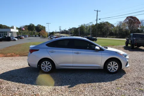 More photos of 2021 Hyundai ACCENT SE at Cedar Line Automotive, VA