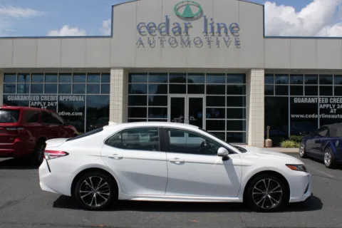 White 2020 Toyota Camry SE for sale in Spout Spring, VA