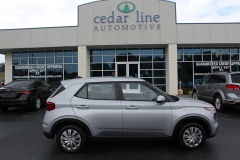 Silver 2020 Hyundai VENUE SE for sale in Spout Spring, VA