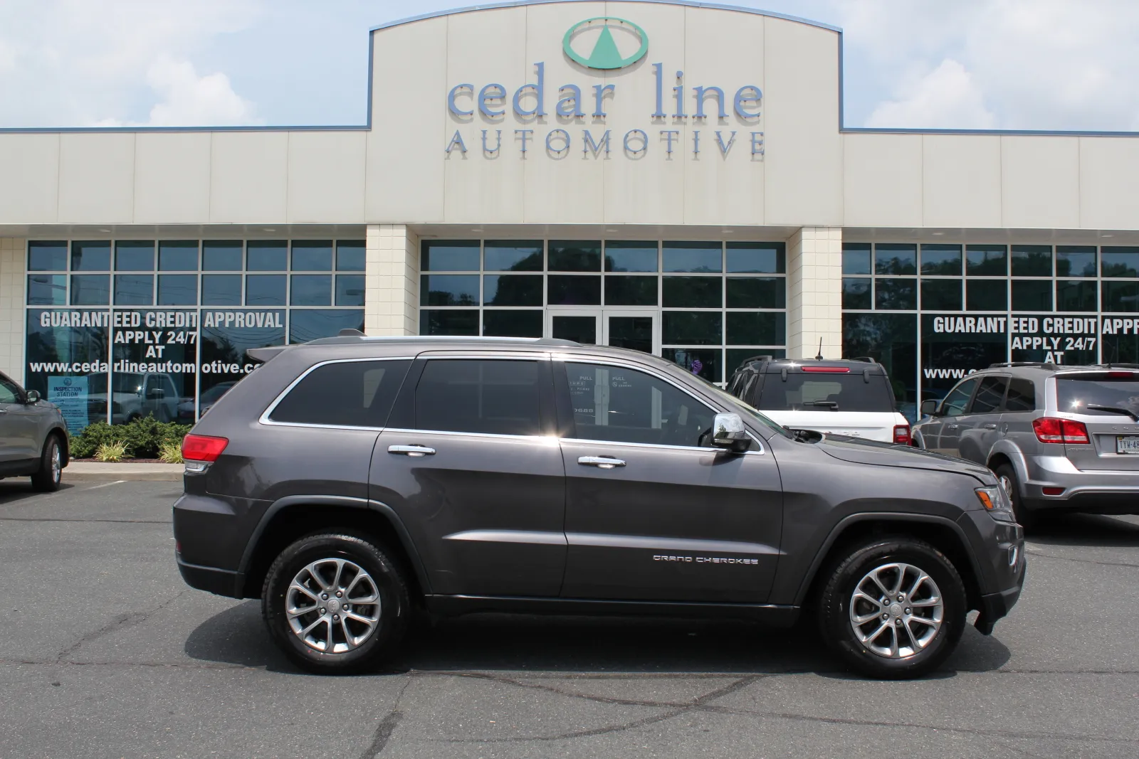 Gray 2016 Jeep Grand Cherokee LIMITED for sale in Spout Spring, VA